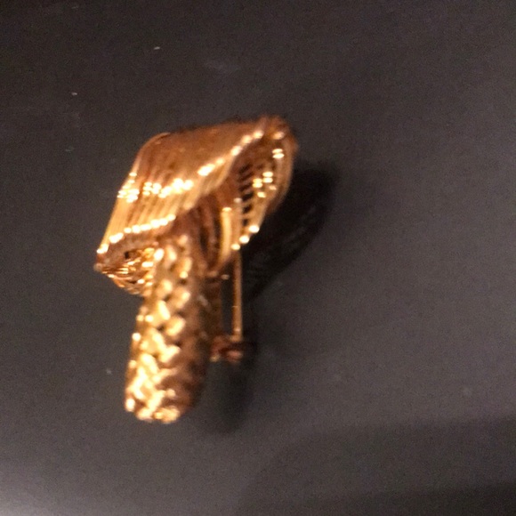 A gold wired mushroom - Picture 5 of 5